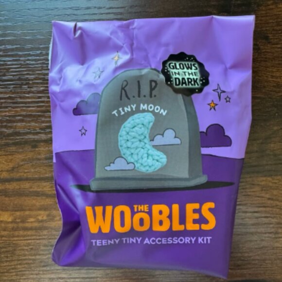 *Glow in the Dark* Woobles Haunted House Tiny Moon Accessory Crochet Kit - NEW - Picture 1 of 2